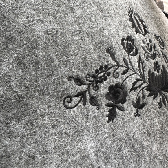 Handmade European Felt Handbag with Floral Embroidery, Gray/Black - Picture 11 of 12